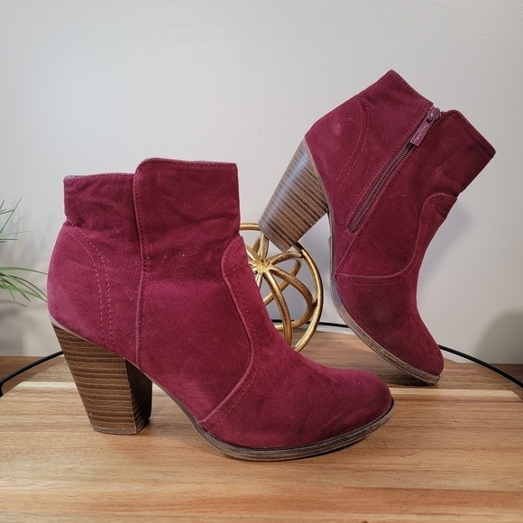 Breckellle's Wine / Maroon Colored Heather Ankle Booties vegan Size 8.5 - Picture 2 of 16